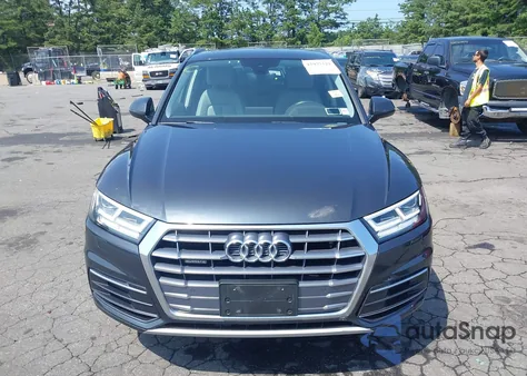 2018 Audi Q5 2.0T Premium/2.0T Tech Premium z USA, uszkodzony, nr VIN WA1BNAFY7J2215775